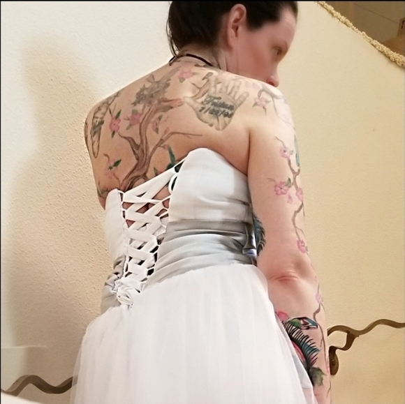 Wedding Dress – Joanies Bridal – White – Ball Gown Strapless Corset Back – Sz 6 - Picture 8 of 11